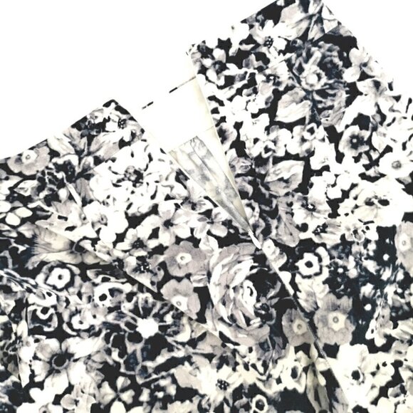 Gap EUC Women's 2 Floral Zipper Navy Mini Skirt - Picture 3 of 8